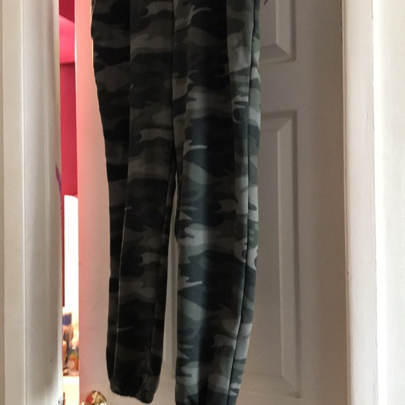 Camouflage sweatpants - Picture 6 of 10